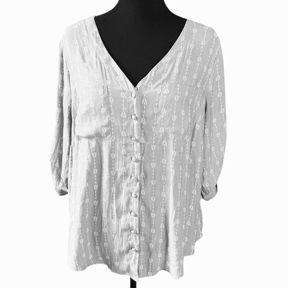 Torrid Gray and White Top 3/4 Sleeve  Size 0